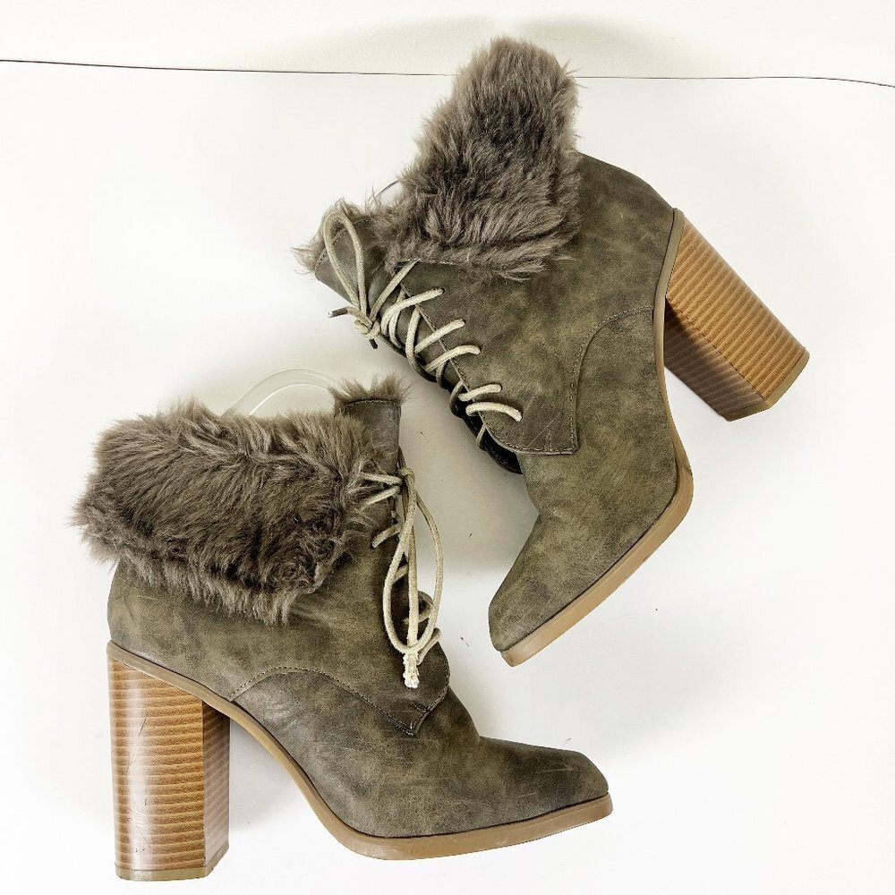 2/$30 Leila Stone Ankle Boots 9